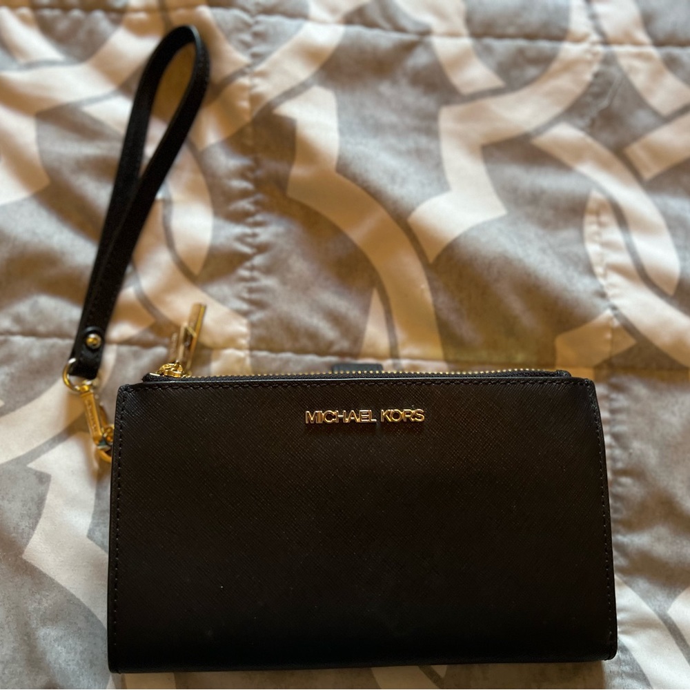 Mini wristlet